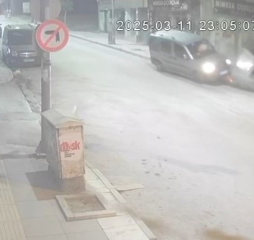 kontrolden-cikan-arac-dagitim-kutusuna-carparak-buyukanneye-korku-dolu-anlar-yasatti-xdX1Axkd.jpg