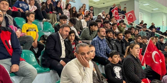 Koruma Altındaki Çocukların Milli Takıma Destek Verme Hikayesi Koruma Altındaki Çocukların Milli Takıma Destek Verme Hikayesi