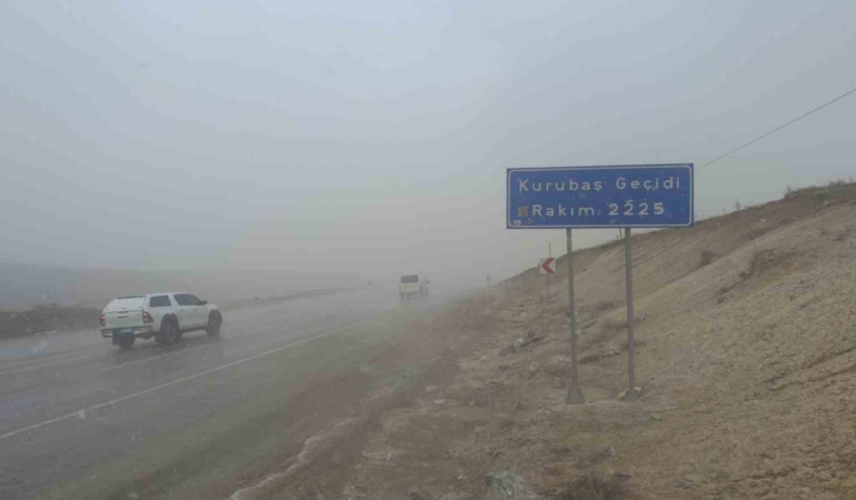 kurubas-gecidinde-sihirli-kar-ve-sis-manzaralari-AYu2Z3YC.jpg