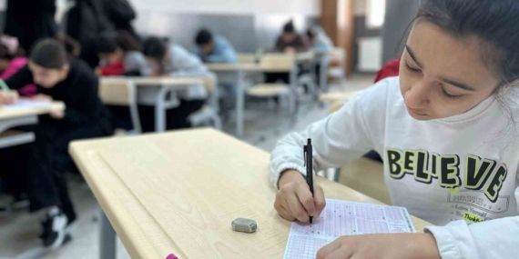 Malatya Büyükşehir Belediyesi'nden Öğrencilere Deneme Sınavı Uygulaması Malatya Büyükşehir Belediyesi’nden Öğrencilere Deneme Sınavı Uygulaması
