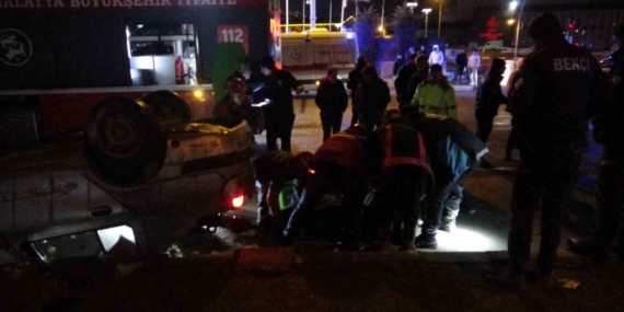 Malatya'da Feci Trafik Kazası: 22 Yaşındaki Genç Hayatını Kaybetti Malatya’da Feci Trafik Kazası: 22 Yaşındaki Genç Hayatını Kaybetti