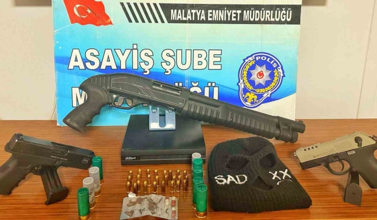 malatyada-kar-maskeli-gasp-ve-yaralama-olayinda-4-kisi-gozaltina-alindi-Ec6MGUEA.jpg
