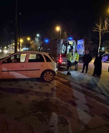 malatyada-trafik-kazasi-otomobil-duvara-carpti-ceHPZjeh.jpg