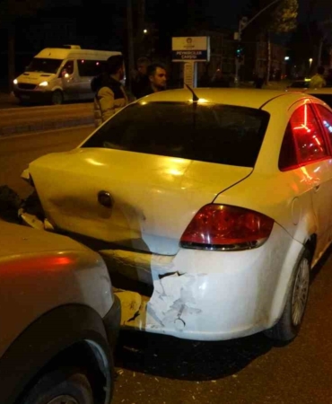 malatyada-zincirleme-trafik-kazasi-bir-yarali-25mSKGza.jpg