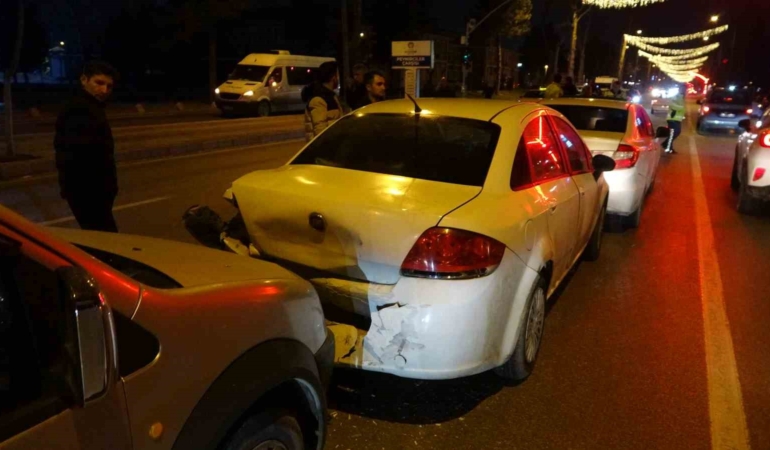 malatyada-zincirleme-trafik-kazasi-bir-yarali-25mSKGza.jpg