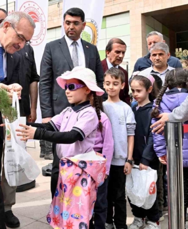 malatyalilarla-bulusan-7-bin-fidan-yesil-gelecegin-temelleri-atiliyor-pu59Yt8H.jpg