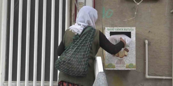 Mardin'de Bayat Ekmek Kutusu ile İsrafı Önleyen Yenilikçi Uygulama Mardin’de Bayat Ekmek Kutusu ile İsrafı Önleyen Yenilikçi Uygulama