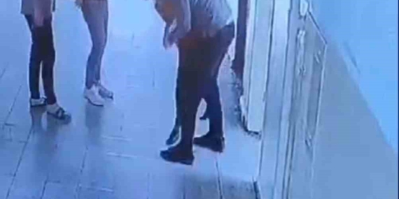 Mardin'de Boğazına Cisim Kaçan Öğrenciyi Müdür Yardımcısı Kurtardı: Bir Kahramanlık Hikayesi Mardin’de Boğazına Cisim Kaçan Öğrenciyi Müdür Yardımcısı Kurtardı: Bir Kahramanlık Hikayesi