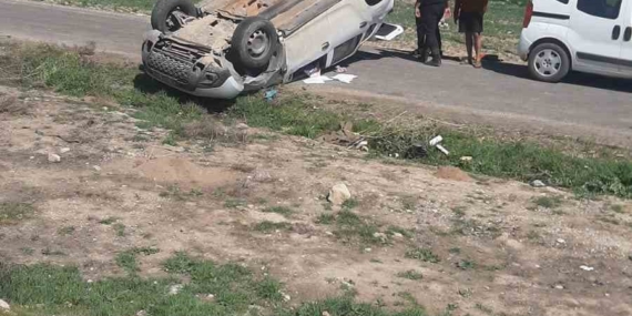 Mardin'de Kontrolden Çıkan SUV Aracın Takla Atması Sonucu 2 Kişi Yaralandı Mardin’de Kontrolden Çıkan SUV Aracın Takla Atması Sonucu 2 Kişi Yaralandı