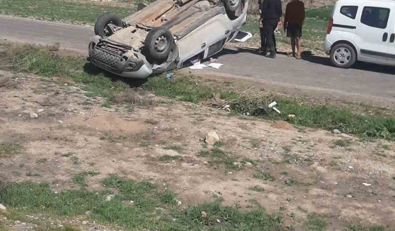 mardinde-kontrolden-cikan-suv-aracin-takla-atmasi-sonucu-2-kisi-yaralandi-lpNm9kgs.jpg