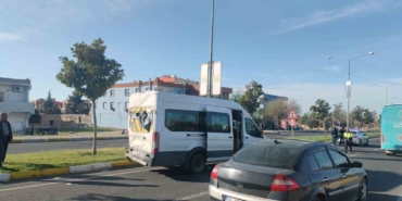 mardinde-tir-servis-aracina-carpma-olayi-2-kisi-yaralandi-RPyEud3i.jpg