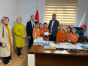 mehmet-akif-ersoy-ilkokulundan-gazze-icin-ozel-yardim-kampanyasi-VexMutFX.jpg
