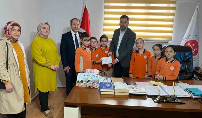mehmet-akif-ersoy-ilkokulundan-gazze-icin-ozel-yardim-kampanyasi-VexMutFX.jpg