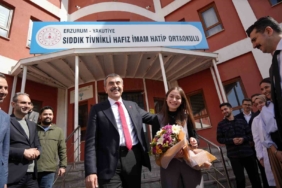 milli-egitim-bakani-tekinin-matematik-ogretmenine-ozel-dogum-gunu-surprizi-AxLjn8Vn.jpg