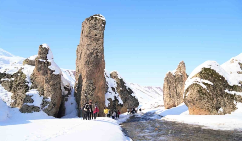 musta-dogaseverler-kizilagac-kanyonunda-bulustu-njCQQSCW.jpg