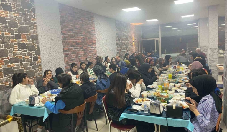 ogrencilere-ozel-anlam-dolu-iftar-etkinligi-Z51dxGnD.jpg