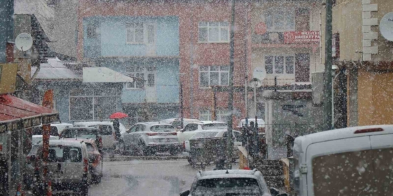Oltu'da Göz Alıcı Lapa Lapa Kar Yağışı Oltu’da Göz Alıcı Lapa Lapa Kar Yağışı