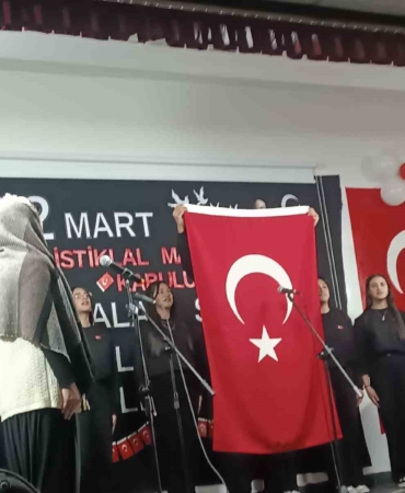 ozalpte-istiklal-marsinin-kabulu-ve-mehmet-akif-ersoyu-anma-gunu-tarihi-bir-anma-etkinligi-fWcvZSER.jpg
