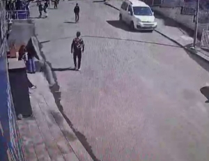 patlayan-torpil-parcasi-kizin-gozune-indi-sansli-kurtulus-ZvuzhaPI.jpg