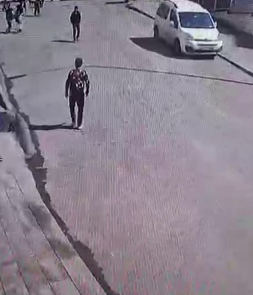 patlayan-torpil-parcasi-kizin-gozune-indi-sansli-kurtulus-ZvuzhaPI.jpg