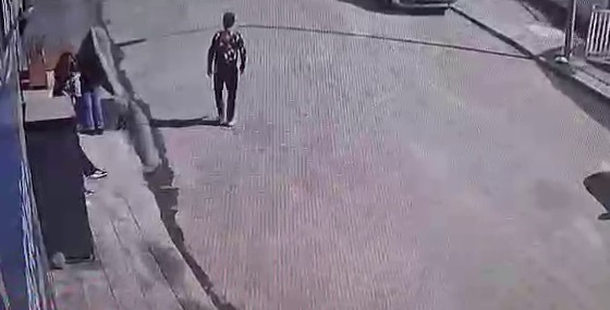 Patlayan Torpil Parçası Kızın Gözüne İndi: Şanslı Kurtuluş! Patlayan Torpil Parçası Kızın Gözüne İndi: Şanslı Kurtuluş!