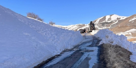Posof'ta Çığ Faciası: Köy Yolu Ulaşıma Kapandı! Posof’ta Çığ Faciası: Köy Yolu Ulaşıma Kapandı!