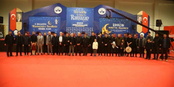 Ramazan Etkinliklerinde Dar’ül Hazen Tasavvuf Topluluğunun Büyüleyici Performansı Ramazan Etkinliklerinde Dar’ül Hazen Tasavvuf Topluluğunun Büyüleyici Performansı