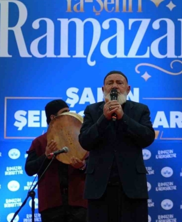 ramazan-etkinliklerinde-tasavvuf-muzigi-sanatcisi-turgut-kirgilin-unutulmaz-performansi-JPbvQhKz.jpg