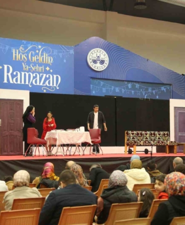 ramazan-etkinliklerinde-unutulmaz-tiyatro-gosterimi-Hfkz3gZS.jpg