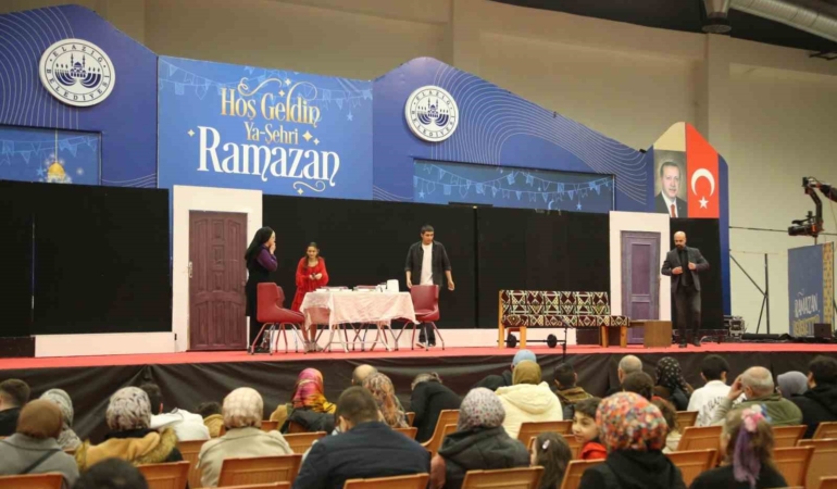 ramazan-etkinliklerinde-unutulmaz-tiyatro-gosterimi-Hfkz3gZS.jpg