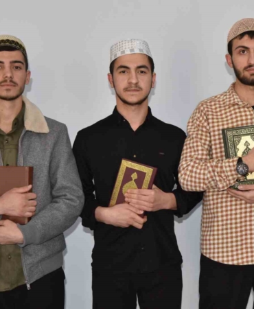 sadece-dort-ayda-hafizlik-basaran-gencler-rsaKBq5Y.jpg