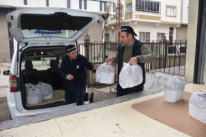 sahinbey-belediyesi-100-bin-kisiye-sicak-yemek-ulastiriyor-FOxsdSzH.jpg