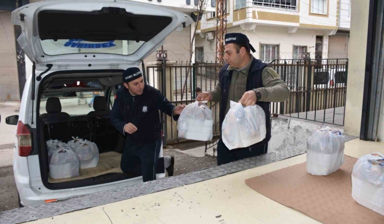 sahinbey-belediyesi-100-bin-kisiye-sicak-yemek-ulastiriyor-FOxsdSzH.jpg