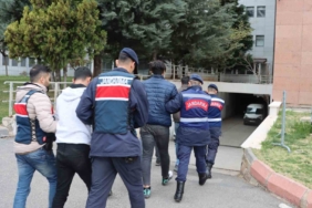 siber-dolandiricilara-jandarmadan-sert-darbe-8-kisi-gozaltinda-BW5N8HgJ.jpg