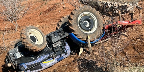 Siirt'te Traktör Kazası: 1 Kişi Hayatını Kaybetti Siirt’te Traktör Kazası: 1 Kişi Hayatını Kaybetti