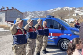 tatvan-jandarmasindan-ogrencilere-anlamli-destek-gelecege-yatirim-LyAinTMx.jpg