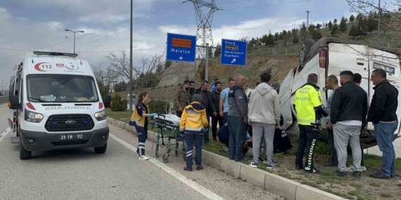 Ticari Araç Takla Attı: Sürücü Şans Eseri Hayatta Kaldı! Ticari Araç Takla Attı: Sürücü Şans Eseri Hayatta Kaldı!