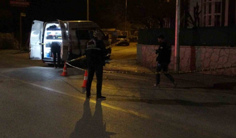 ticari-takside-silahli-saldiri-yarali-yolcu-yola-atildi-es1QeSNf.jpg