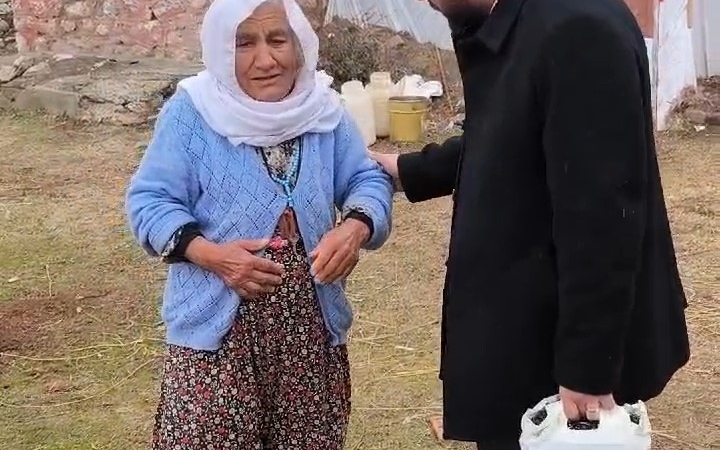 tilki-nobeti-tutan-tayyibe-nineye-ozel-civciv-hediyesi-K3ahMnRb.jpg