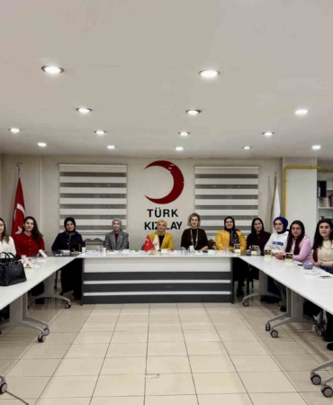 turk-kizilayi-agri-subesi-kadin-kollarindan-8-mart-dunya-kadinlar-gunu-etkinligi-gLAckXh4.jpg
