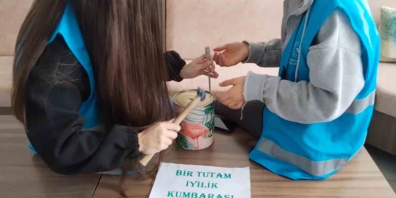 Üniversite Öğrencilerinin Hayata Geçirdiği 'Bir Tutam İyilik' Projesi Üniversite Öğrencilerinin Hayata Geçirdiği ‘Bir Tutam İyilik’ Projesi