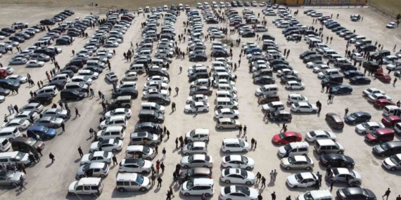 Van Açık Oto Pazarı: Bayram Öncesi Yoğun İlgiyle Karşılandı