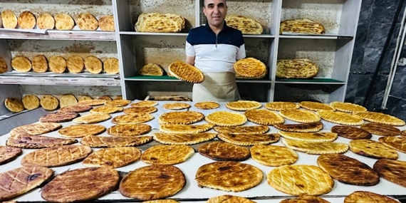 Van Çöreği: Yüksekova'nın Sahur Sofralarının Vazgeçilmezi Van Çöreği: Yüksekova’nın Sahur Sofralarının Vazgeçilmezi
