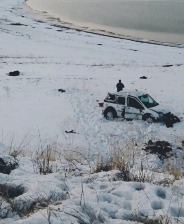 van-ercis-kara-yolunda-trafik-kazasi-3-yarali-H6E2qXMA.jpg