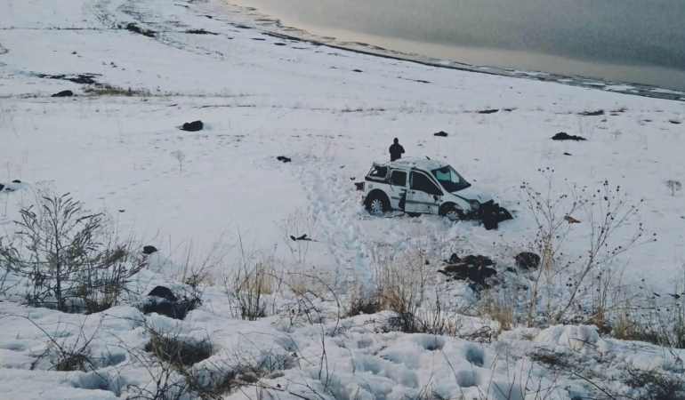 van-ercis-kara-yolunda-trafik-kazasi-3-yarali-H6E2qXMA.jpg
