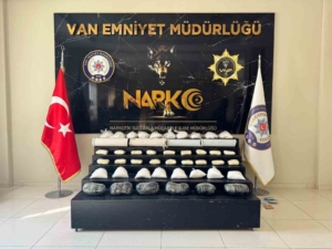 vanda-49-kilo-metamfetamin-operasyonu-uyusturucuya-gecit-yok-4rI7L1R5.jpg