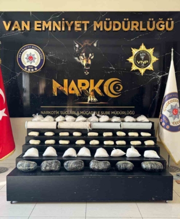vanda-49-kilo-metamfetamin-operasyonu-uyusturucuya-gecit-yok-4rI7L1R5.jpg