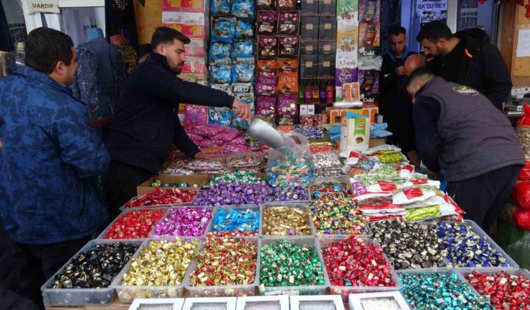 vanda-bayram-arifesinde-alisveris-yogunlugu-artiyor-wpfzKZj3.jpg