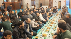 vanda-corba-su-ve-ekmek-sofrasinda-kardeslik-kucaklasmasi-TbsaHC67.jpg