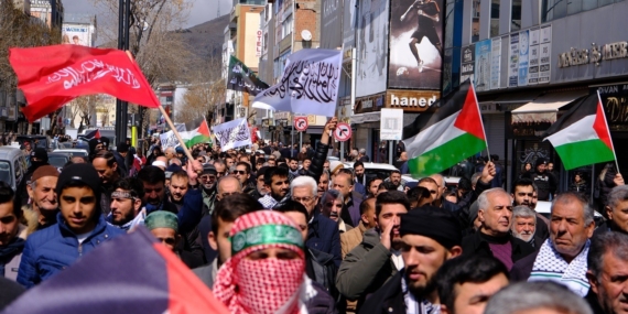 Van’da Gazze’ye Destek İçin Düzenlenen Özgürlük Yürüyüşü